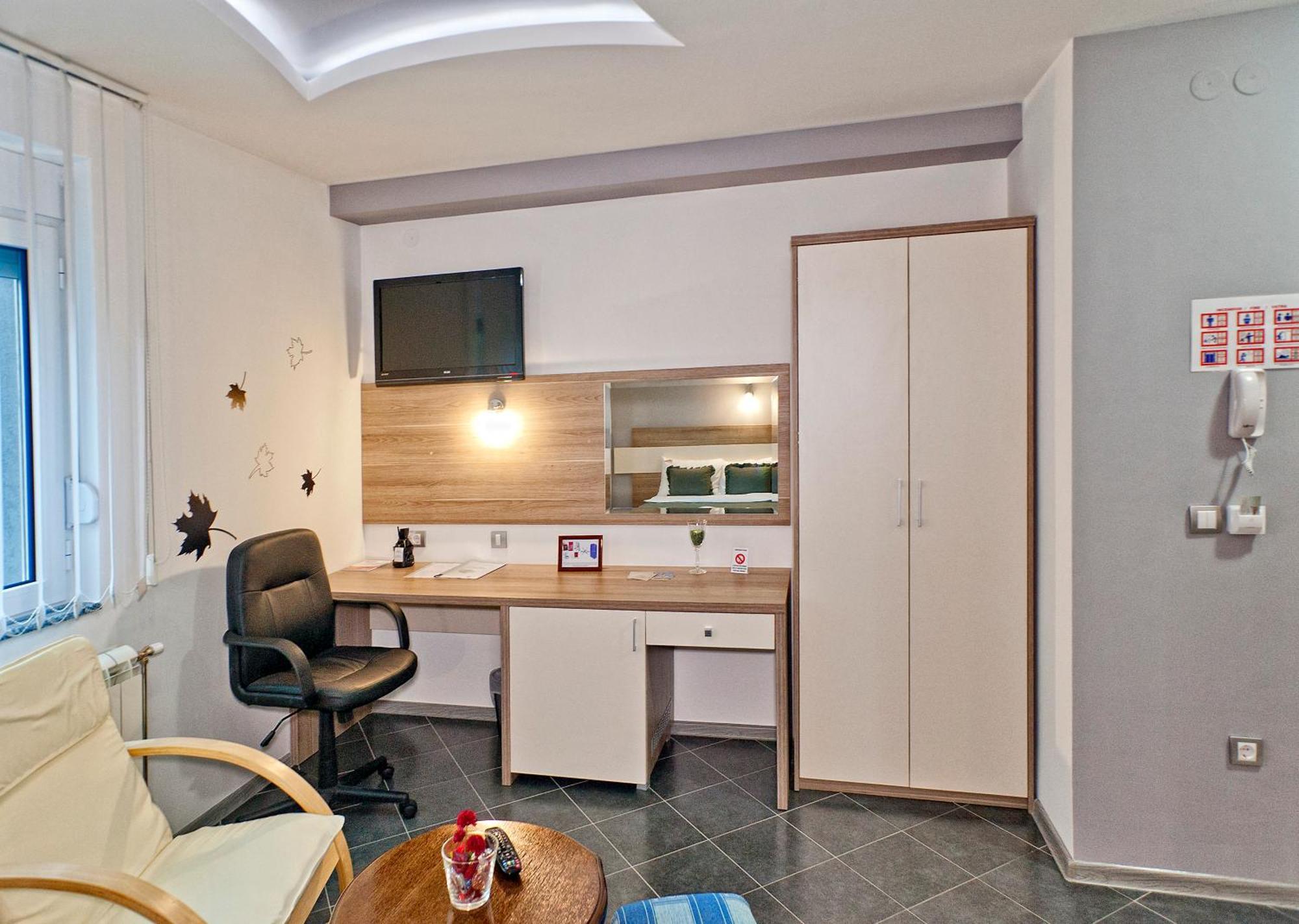 Garni Hotel Lama Kragujevac Exterior photo